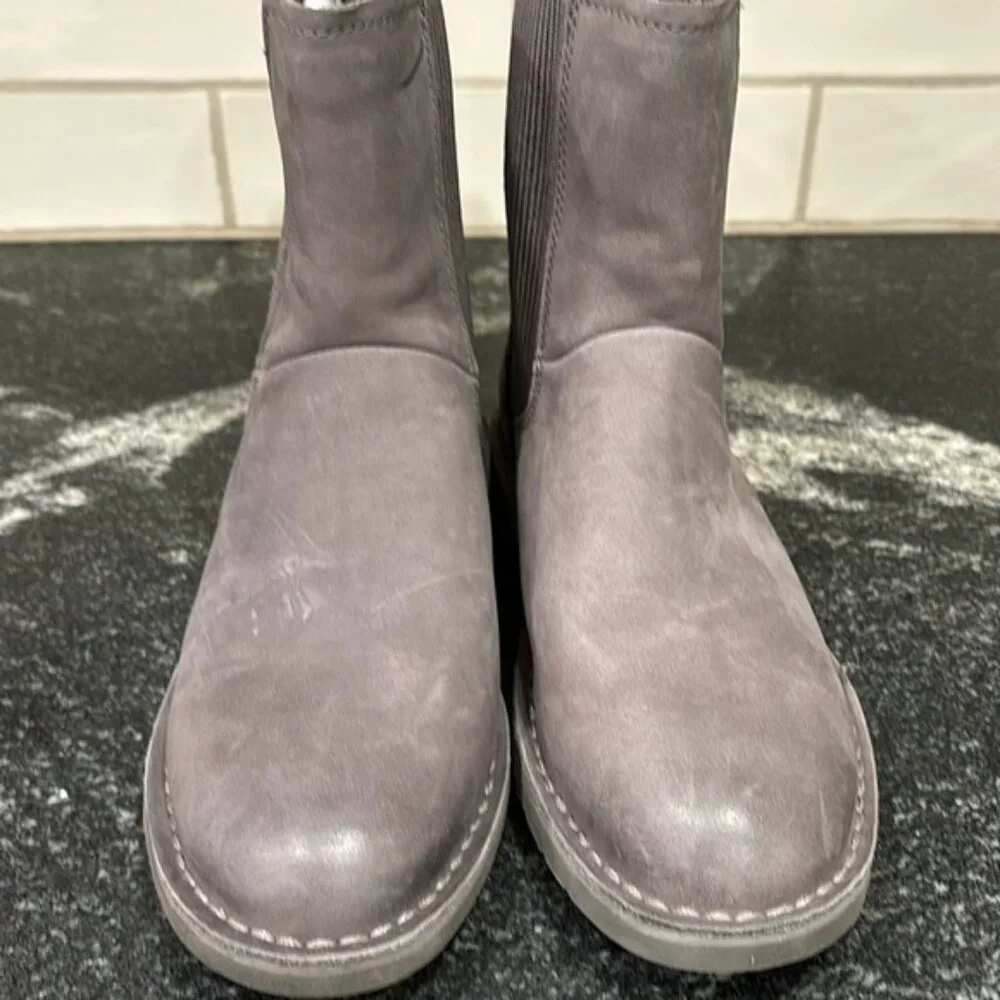 ✨ UGG Larra Charcoal Nubuck Leather Boots - Women's 7.5 ✨